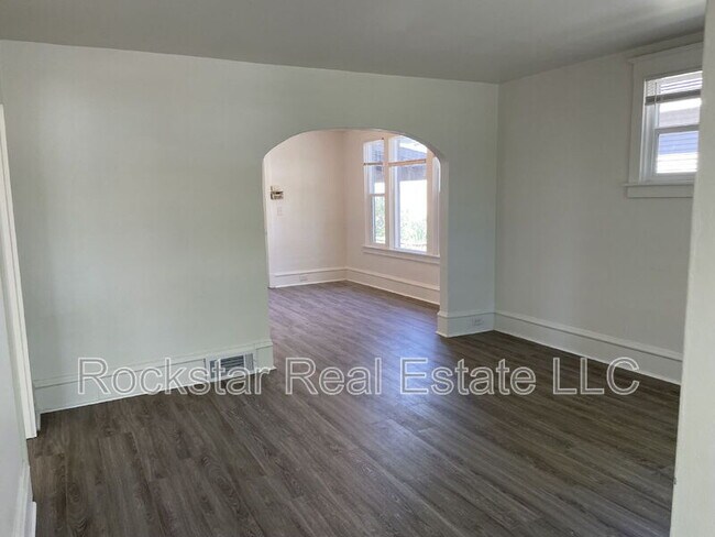 Building Photo - 214 W Euclid Ave