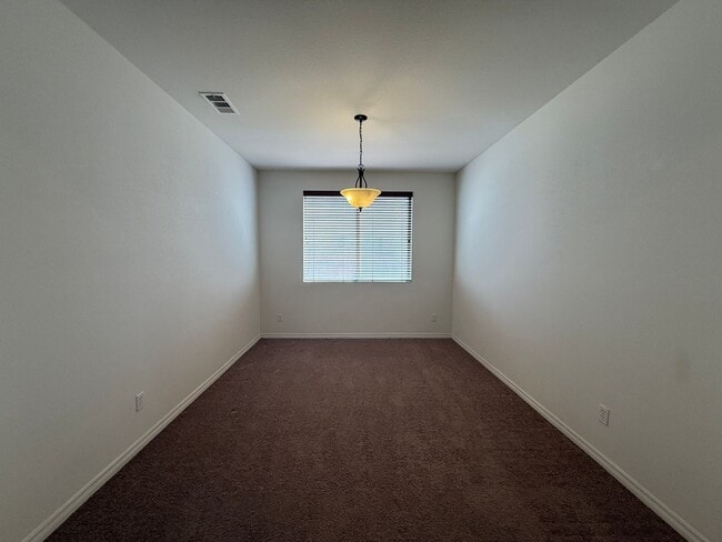 Building Photo - West Rosamond 5 bedroom