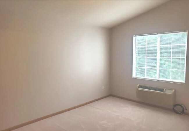 Building Photo - 1449 McClure Rd