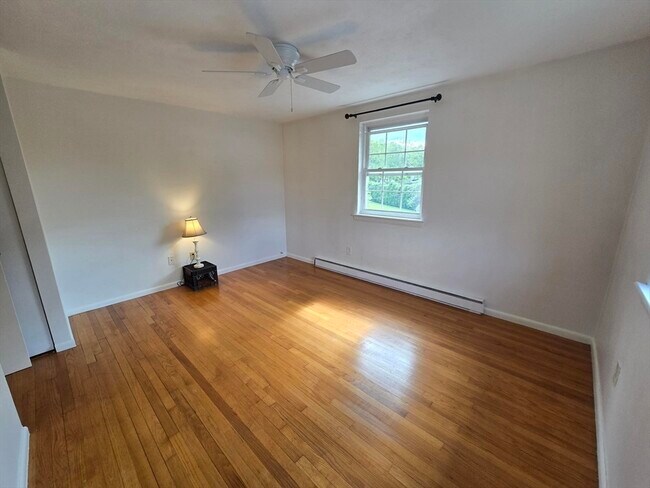 Building Photo - 5 Colonial Village Dr