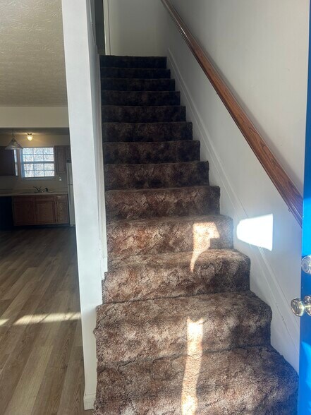 Building Photo - 244 Burkhardt Way