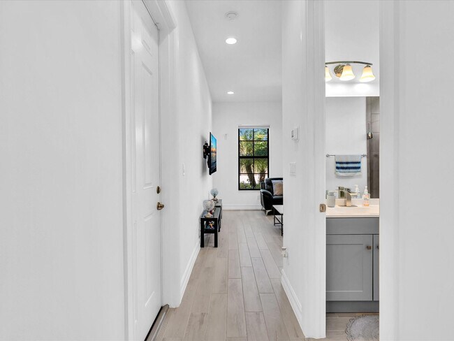 Building Photo - 8928 Bastille Cir E