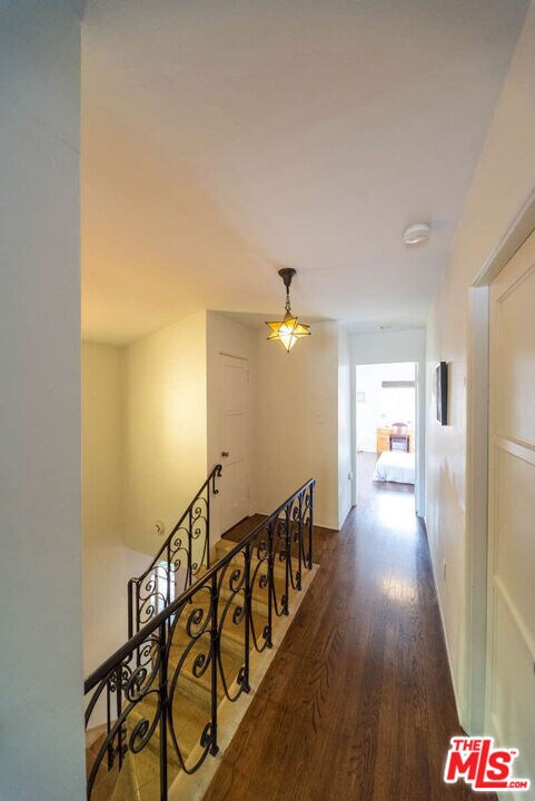 Building Photo - 2424 Canyon Dr