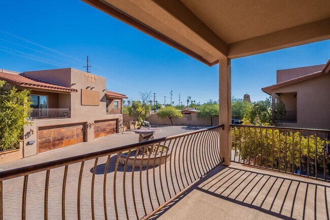 Building Photo - 110 S Placita Colonia Solana