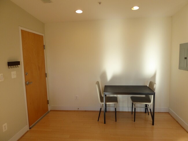 Building Photo - 1801 Swann St NW
