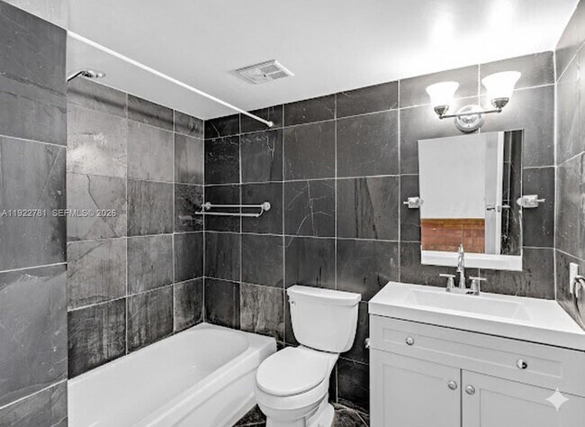 Building Photo - 3001 SW 1st Ave