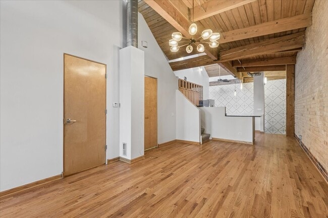 Building Photo - 1140 W Cornelia Ave