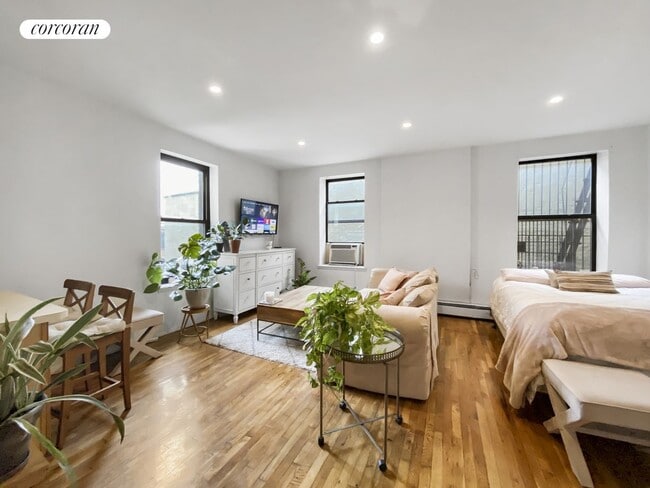 Building Photo - 200 W 123rd St