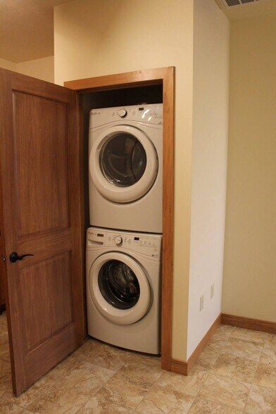 Building Photo - 1109 S 13th St