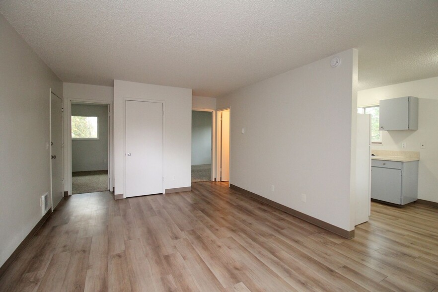 Building Photo - 5704 SW Beaverton Hillsdale Hwy