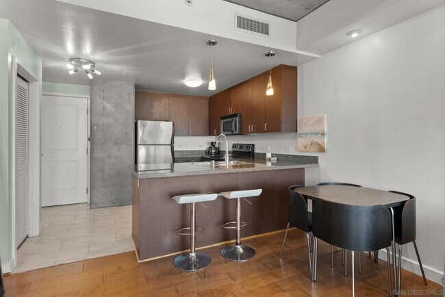 Building Photo - 1080 Park Blvd