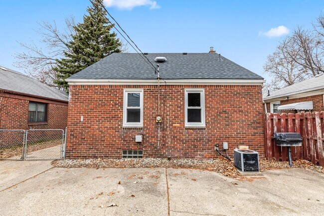 Building Photo - 6938 Fenton St