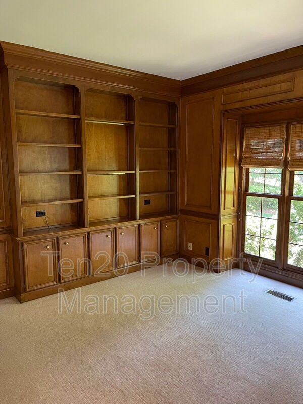 Building Photo - 1544 Glencoe Dr