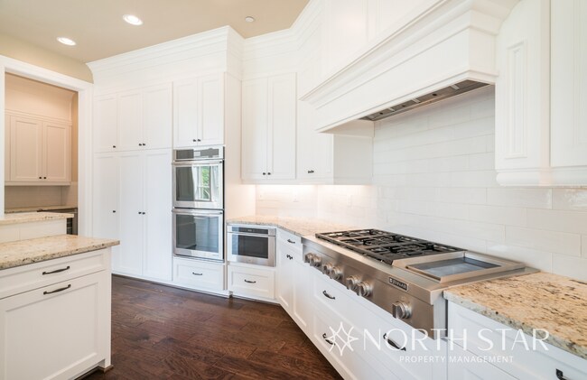 Building Photo - Executive Custom Home with River View on Acreage in West Linn