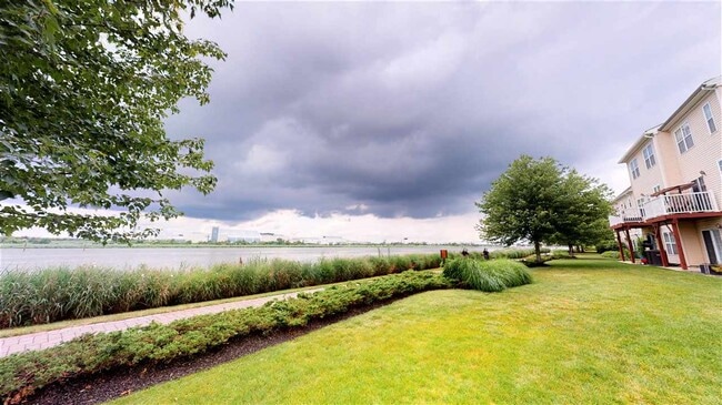 Building Photo - 22 Mallard Pl