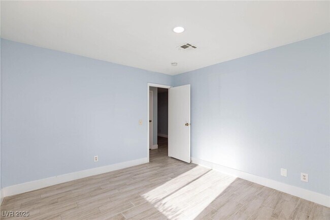 Building Photo - 6623 W Tropicana Ave