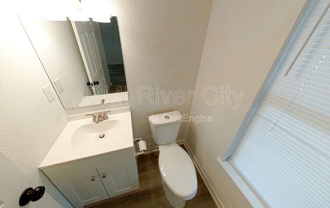 Building Photo - 1358 Prince St