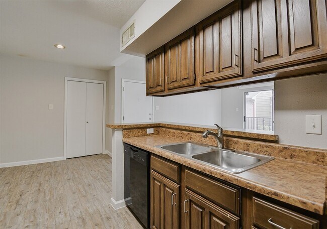 Building Photo - 12955 Woodforest Blvd