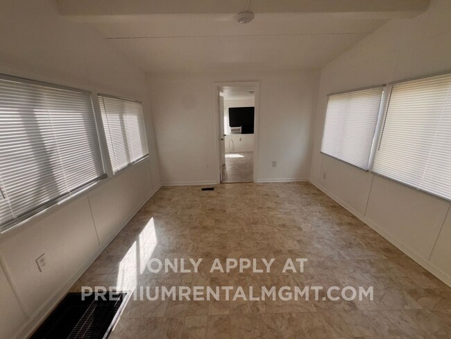Building Photo - 1137 S Christiana Ave