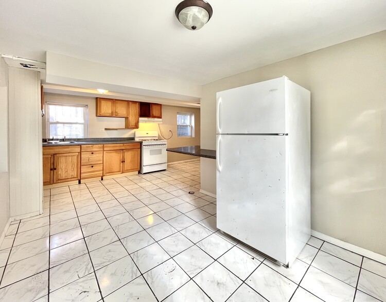 Building Photo - 4820 N Albany Ave