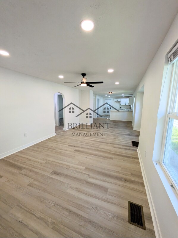Building Photo - 523 N Alton Ave