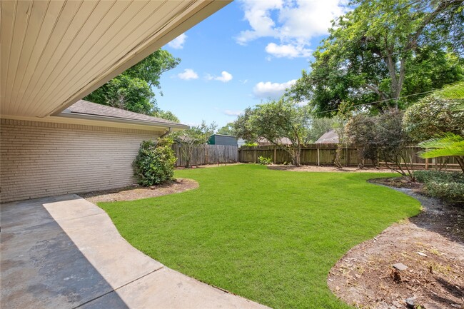 Building Photo - 8307 Braesview Ln