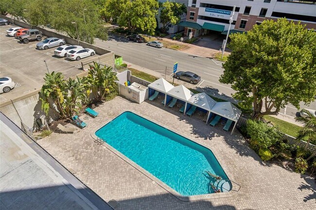 Building Photo - 470 3rd St S