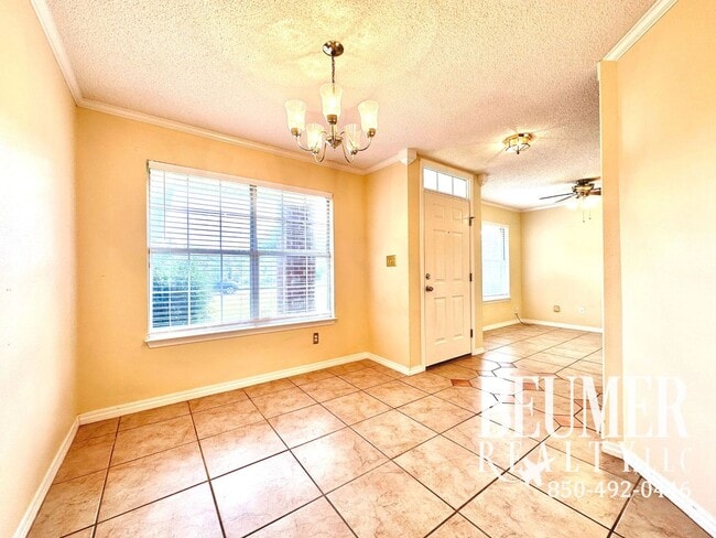 Building Photo - Beautiful 3Bed/2Bath Home Close to Corry Station