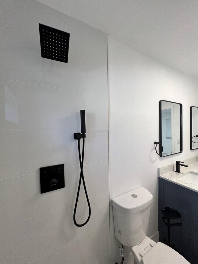 Building Photo - 2115 N Ocean Blvd