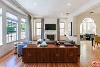 Building Photo - 1014 N Doheny Dr
