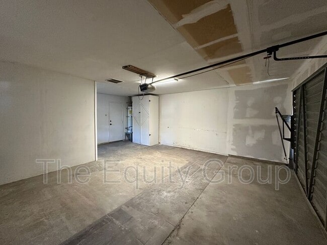 Building Photo - 2036 N Jacob Ct