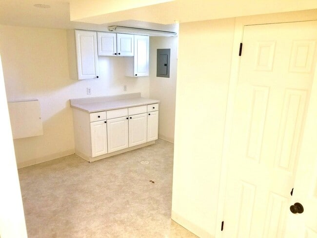 Building Photo - 343 W Sussex Ave