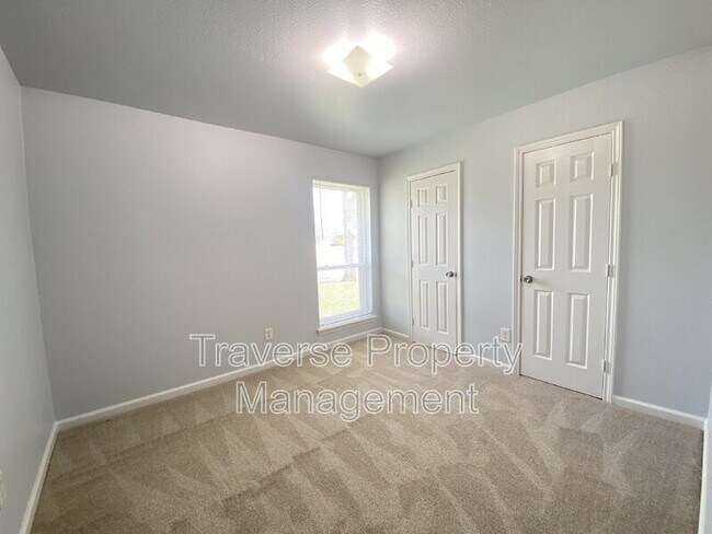 Building Photo - 2420 Springridge Dr