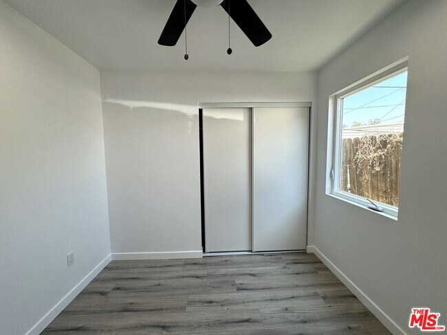 Building Photo - 841 W 64th St