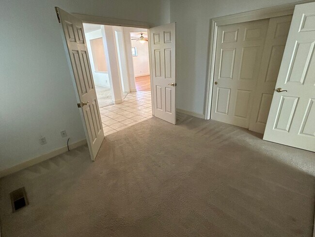 Building Photo - Great location! Beautiful 3 Bedroom Home