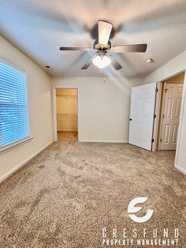 Building Photo - 2 Bed, 2 Bath - BRAND NEW CARPET!!! READY FOR MOVE IN TODAY!