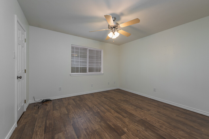 Building Photo - 1425 Western Oaks Ct