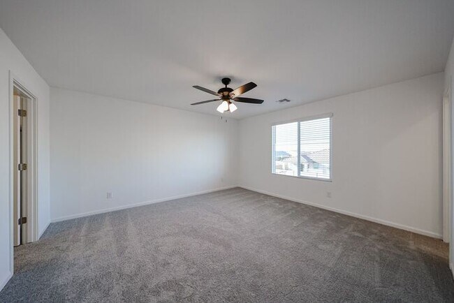 Building Photo - NEW 5 BEDROOM 3 BATHROOM HOME AVILABLE FOR RENT!