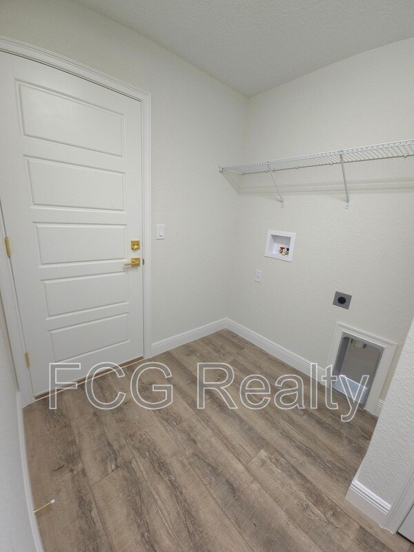 Building Photo - 9547 N Sandree Dr