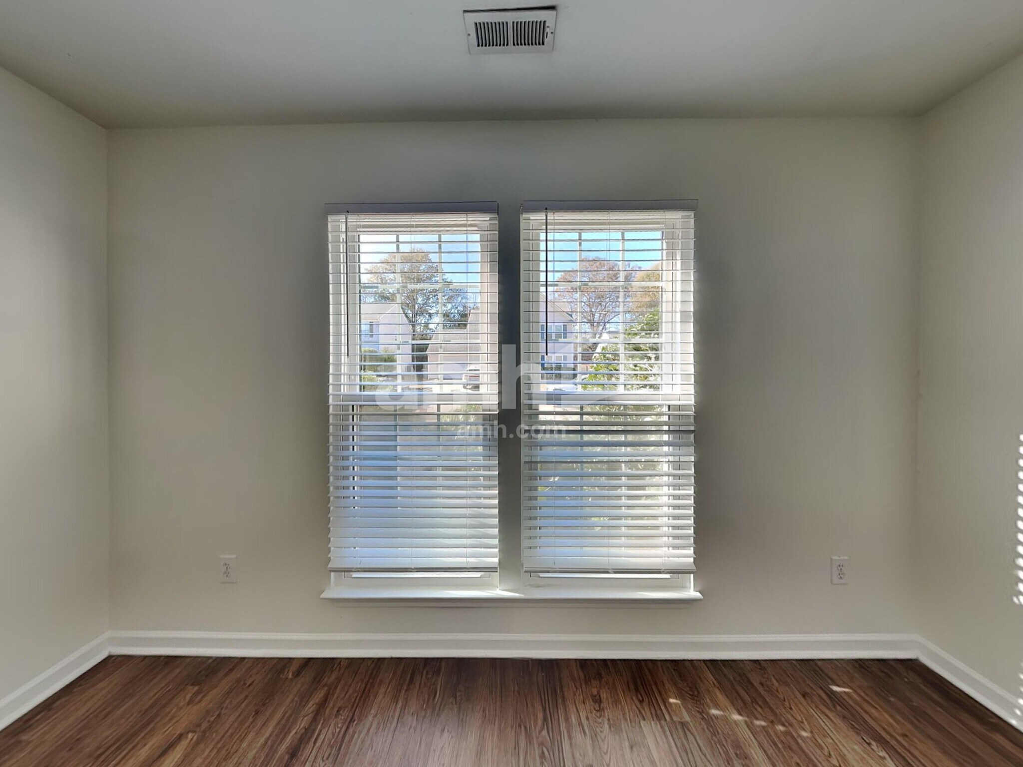 Building Photo - 127 Bathurst Ln