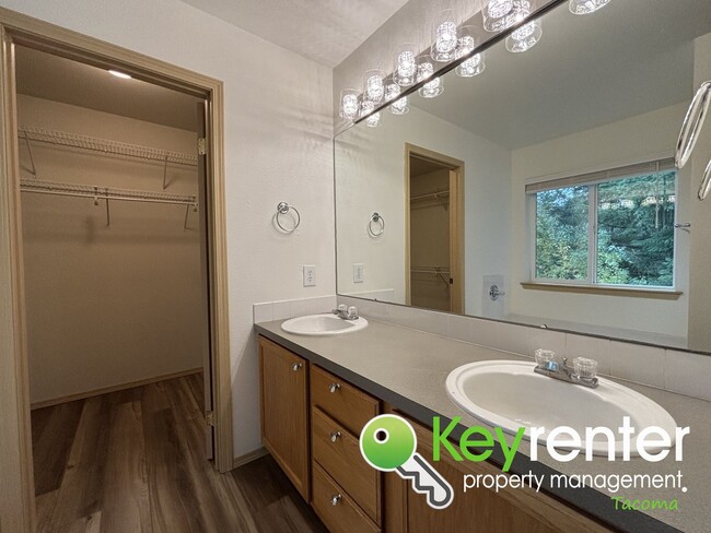 Building Photo - $200 Off First Month’s Rent - Beautiful Ho...