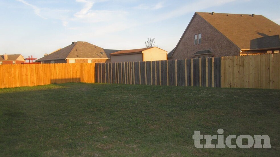 Building Photo - 1377 Meadowbrook Ln