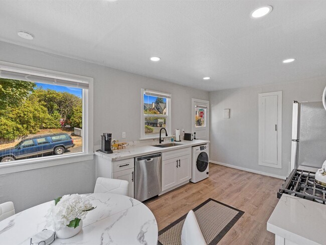 Building Photo - 2402 Rucker Ave