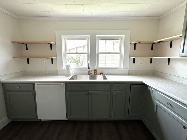 Building Photo - IMMACULATE, completely remodeled, one leve...