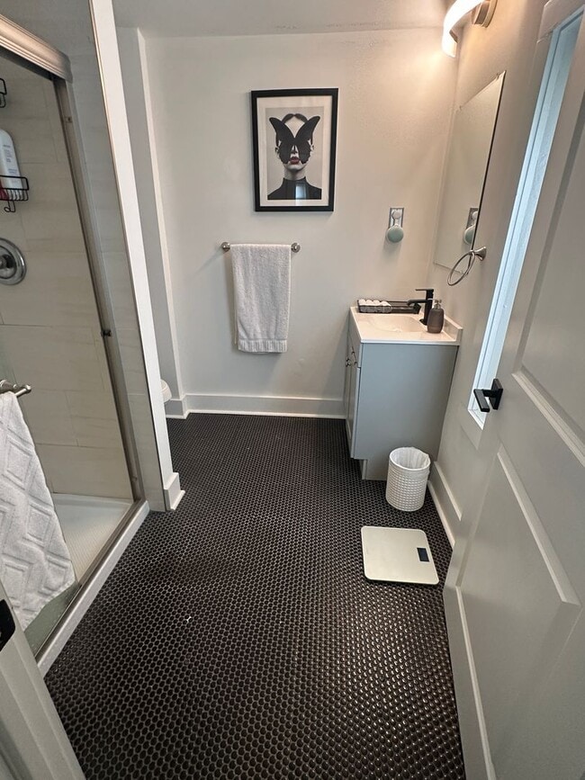 Building Photo - Merchants Lofts V Upgraded 1 Bedroom