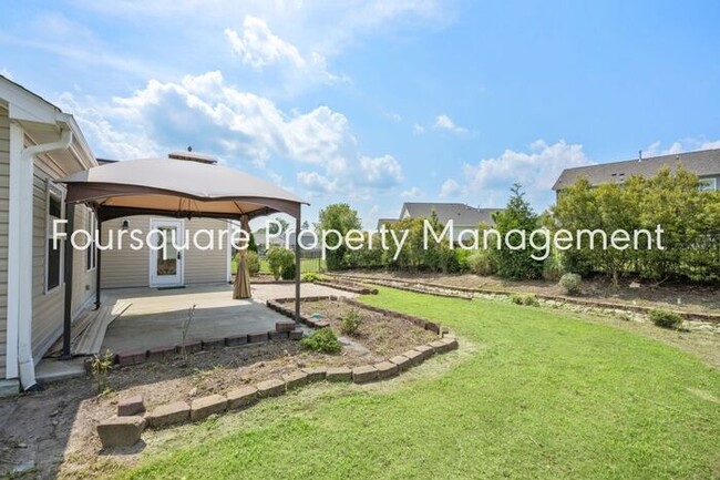 Building Photo - Single Family-Ranch Home | 2nd Floor Bonus...