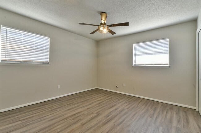 Building Photo - 608 Moraine Ave