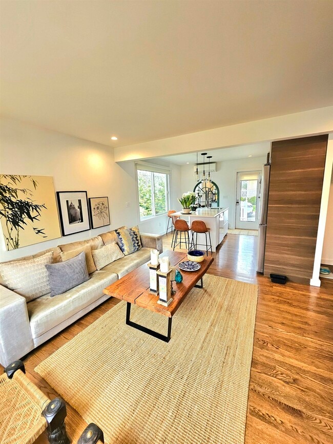 Building Photo - 301 E Glen Ave