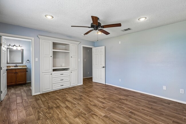 Building Photo - 5709 Maco St