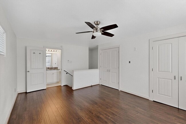 Building Photo - 8919 San Fernando Way